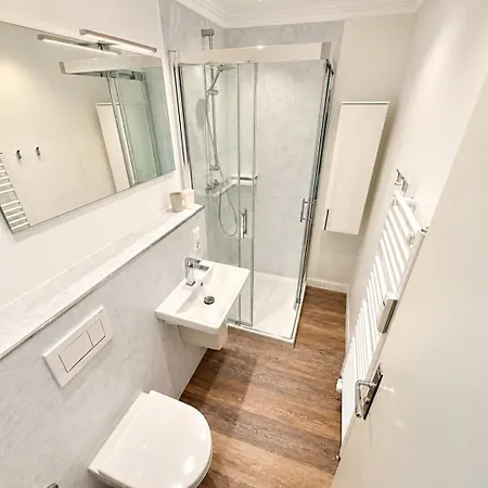 Apartment App 3-a24 *